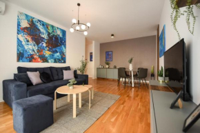EYES IN THE SKY. Romexpo 2-Bedroom Free Parking